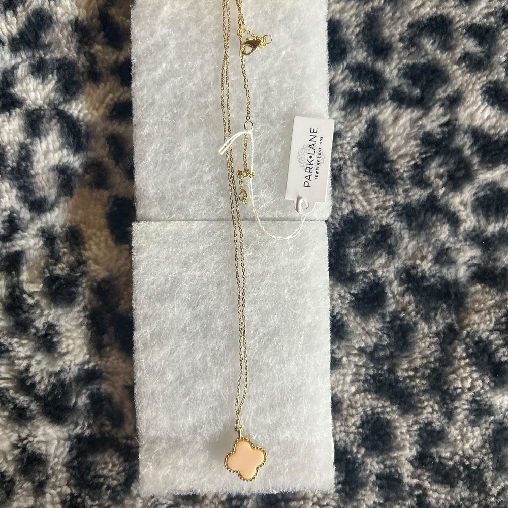 Icon Necklace Nude